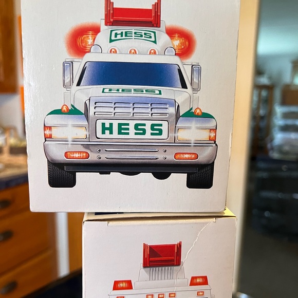 4 MIB 1990s Hess Trucks Bundle plus Set of 1996 Hess Truck Glasses, Mint - Picture 12 of 15